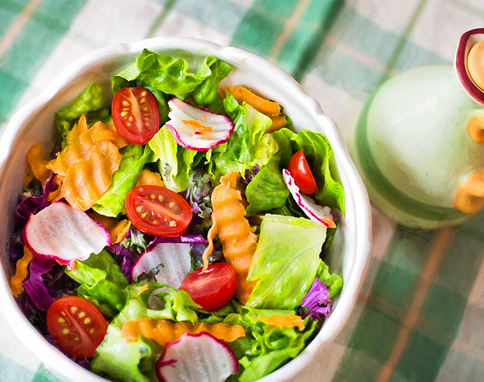 Descubra todos os benefícios de incluir saladas no seu dia a dia e aprenda receitas deliciosas